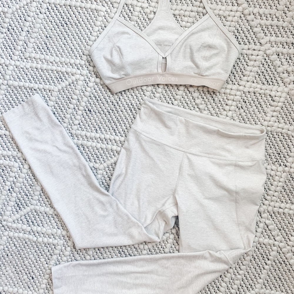 Outdoor voices set neutral perfect condition !!